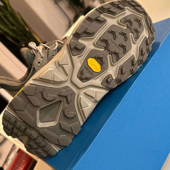 Hoka One One Kaha - Size L 9.5B - Picture 6 of 8